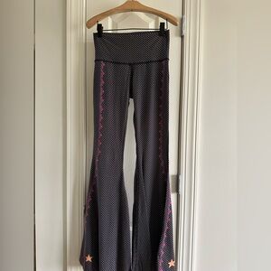 Teeki bell bottom leggings